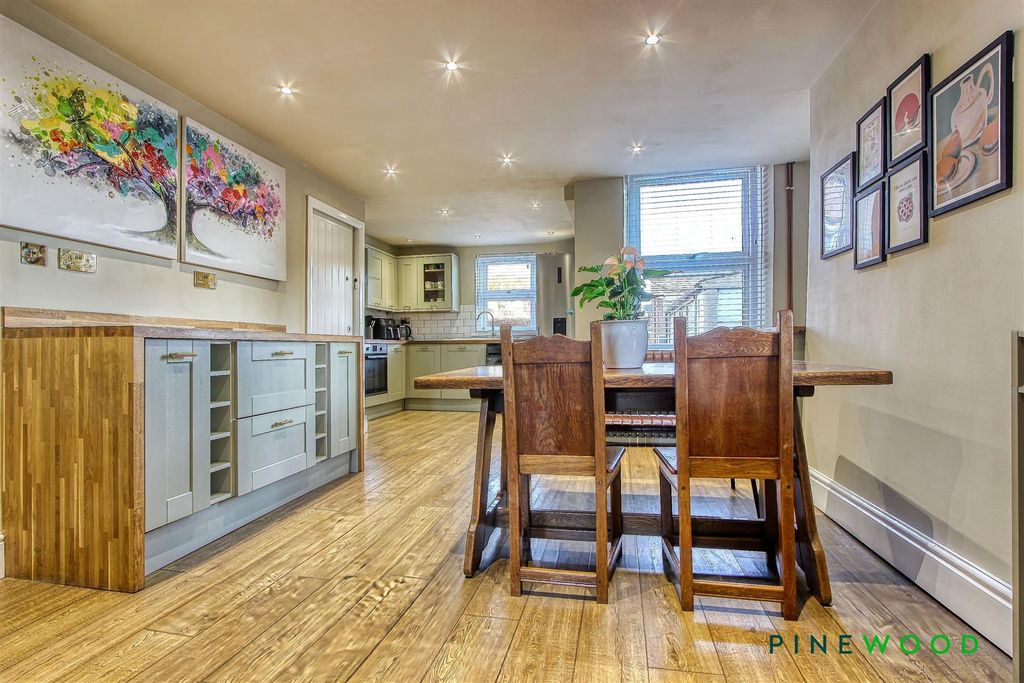 Property photo 2 of 31 Dining Room