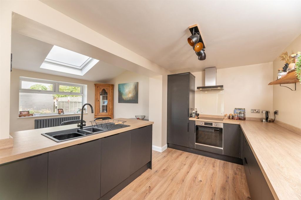 Property photo 2 of 28 Dining Kitchen