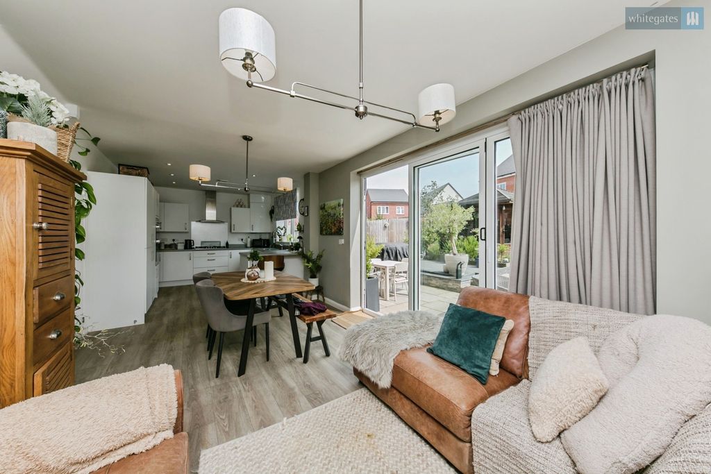 Property photo 3 of 24 Pbox-Img.Jpg