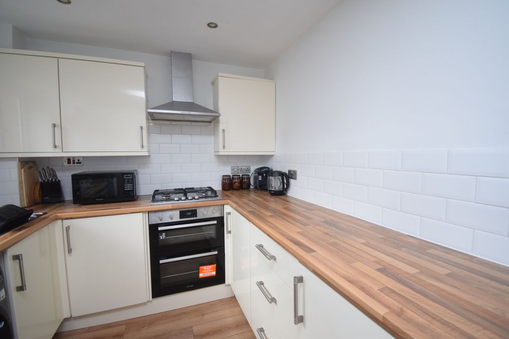 Property photo 2 of 12 Kitchen