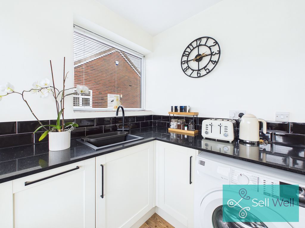 Property photo 3 of 26 Kitchen