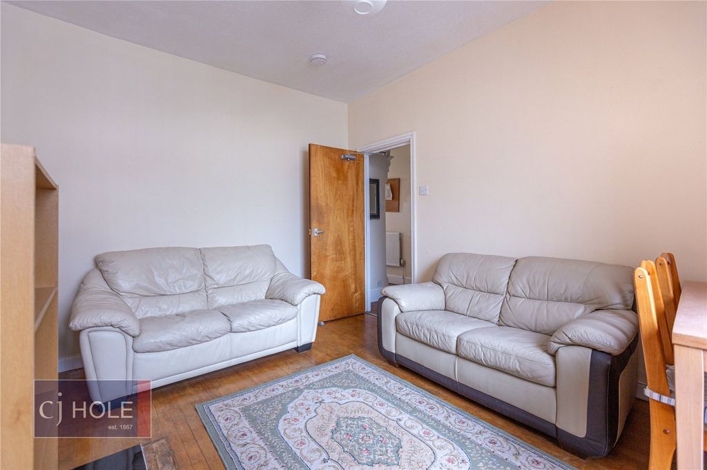 Property photo 2 of 23 Picture No. 33