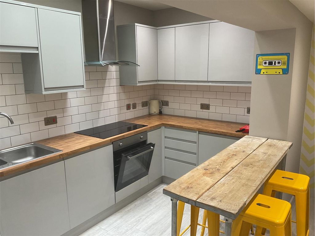 Property photo 1 of 11 Kitchen.Jpeg