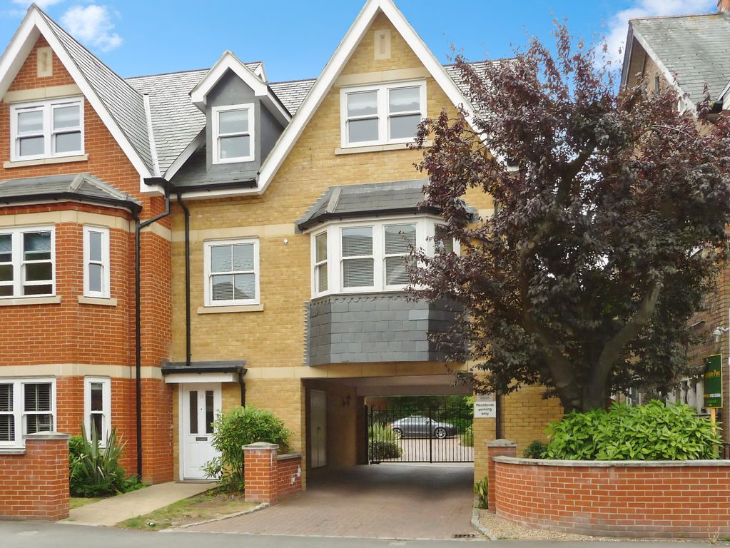 Property photo 1 of 6 11 Chestnut House - Front