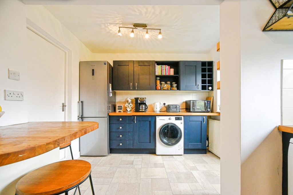 Property photo 3 of 21 Kitchen