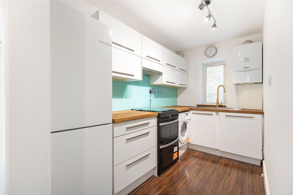 Property photo 3 of 17 Picture No. 33