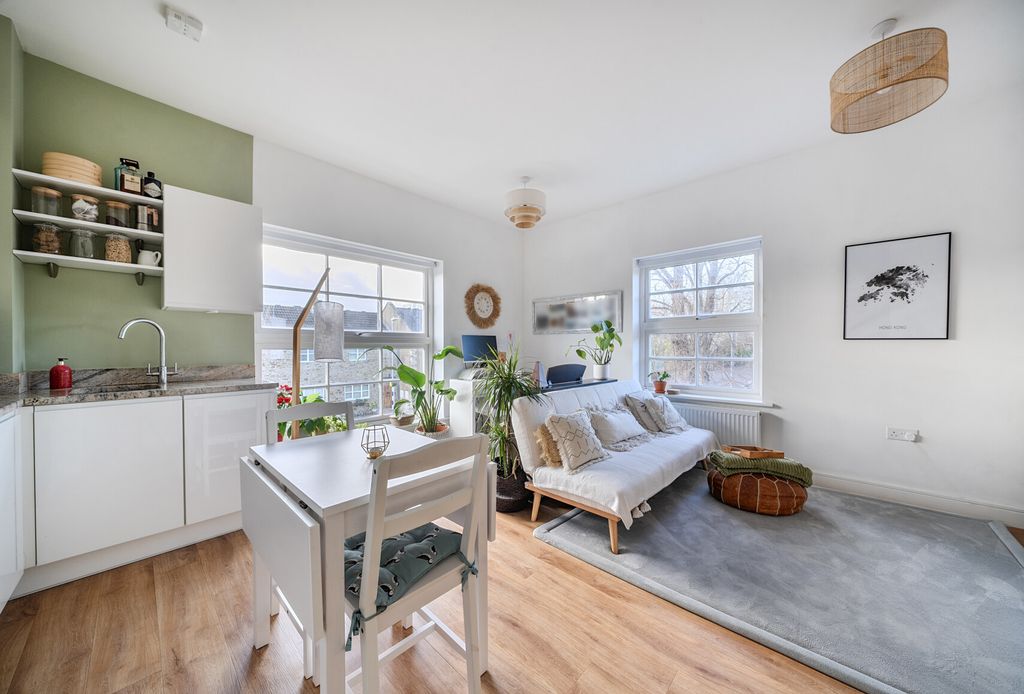 Property photo 3 of 12 Picture 3