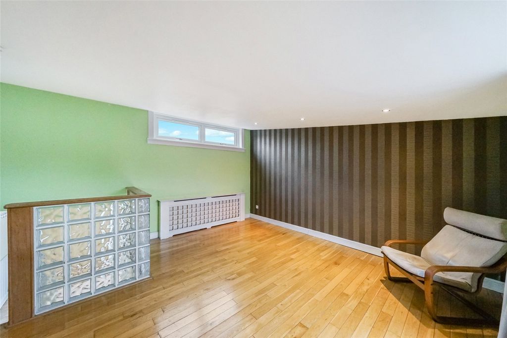 Property photo 3 of 22 Picture No. 07