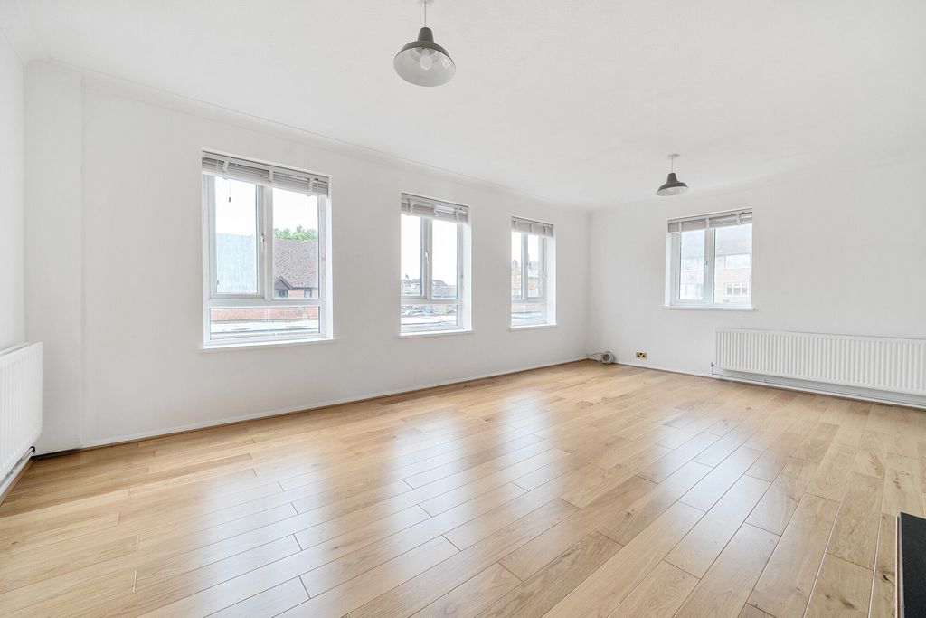 Property photo 2 of 19 1334354-7-6890B78...