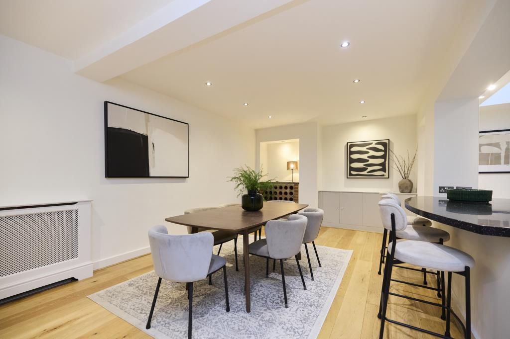 Property photo 3 of 31 Dining