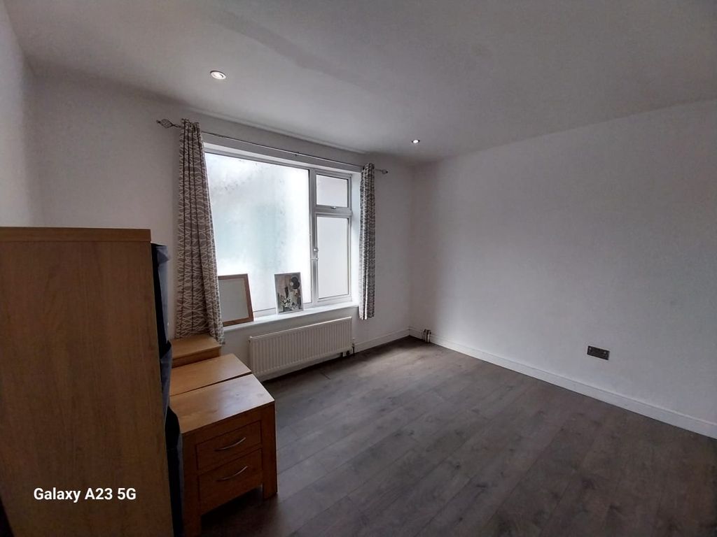 Property photo 2 of 11 Photo