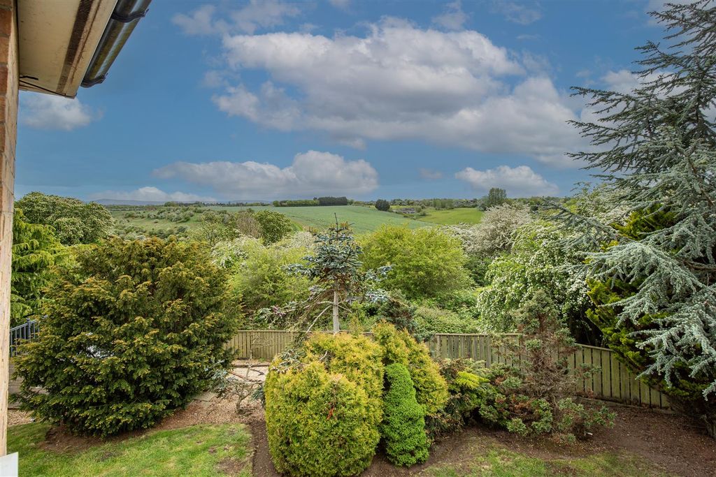 Property photo 2 of 34 39 Caldey Gardens-14 Copy.Jpg
