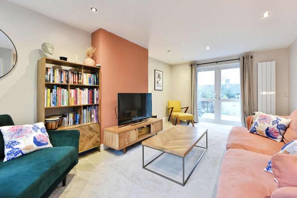 Property photo 3 of 18 Light &amp; Airey