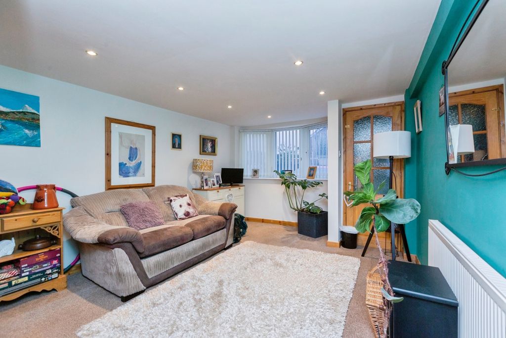 Property photo 2 of 17 Photo