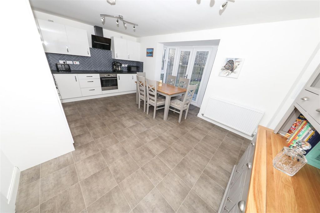 Property photo 3 of 28 B