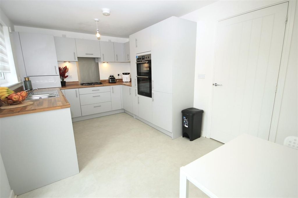 Property photo 3 of 15 Kitchen Diner