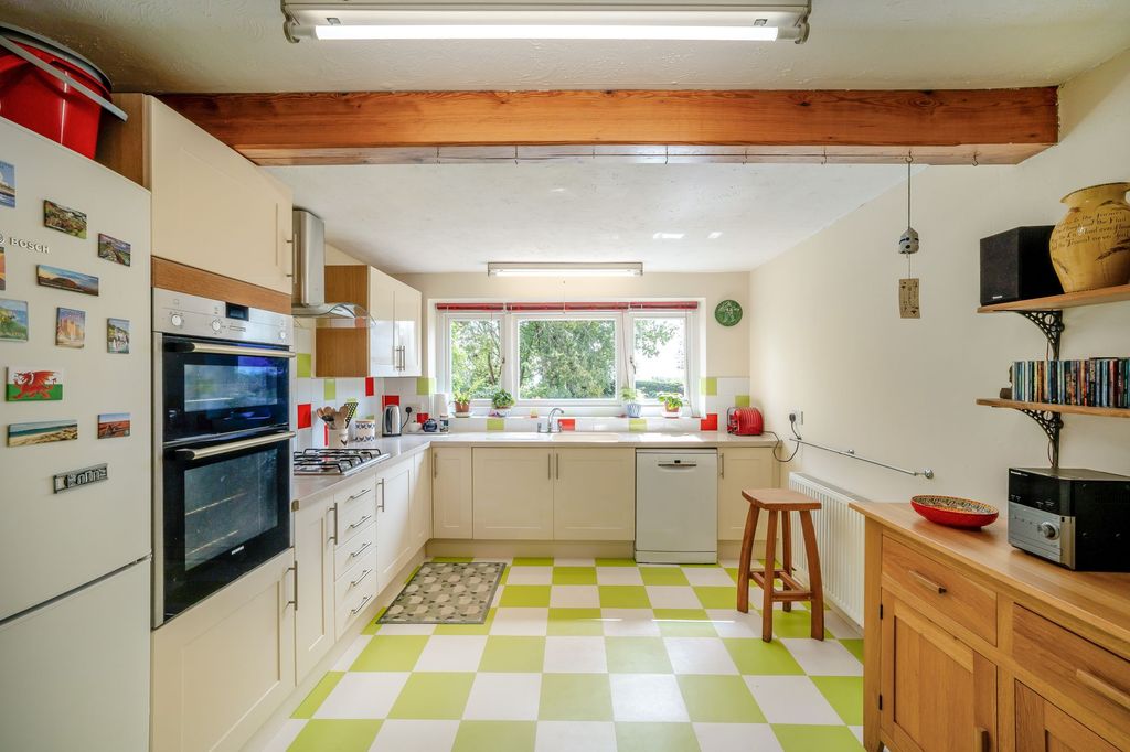 Property photo 2 of 19