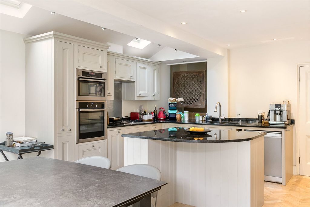 Property photo 3 of 14 Kitchen