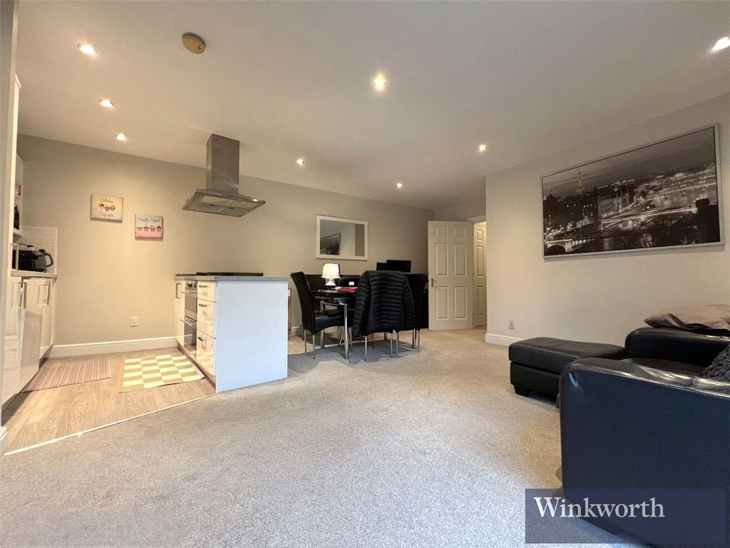 Property photo 2 of 6 Picture No. 15