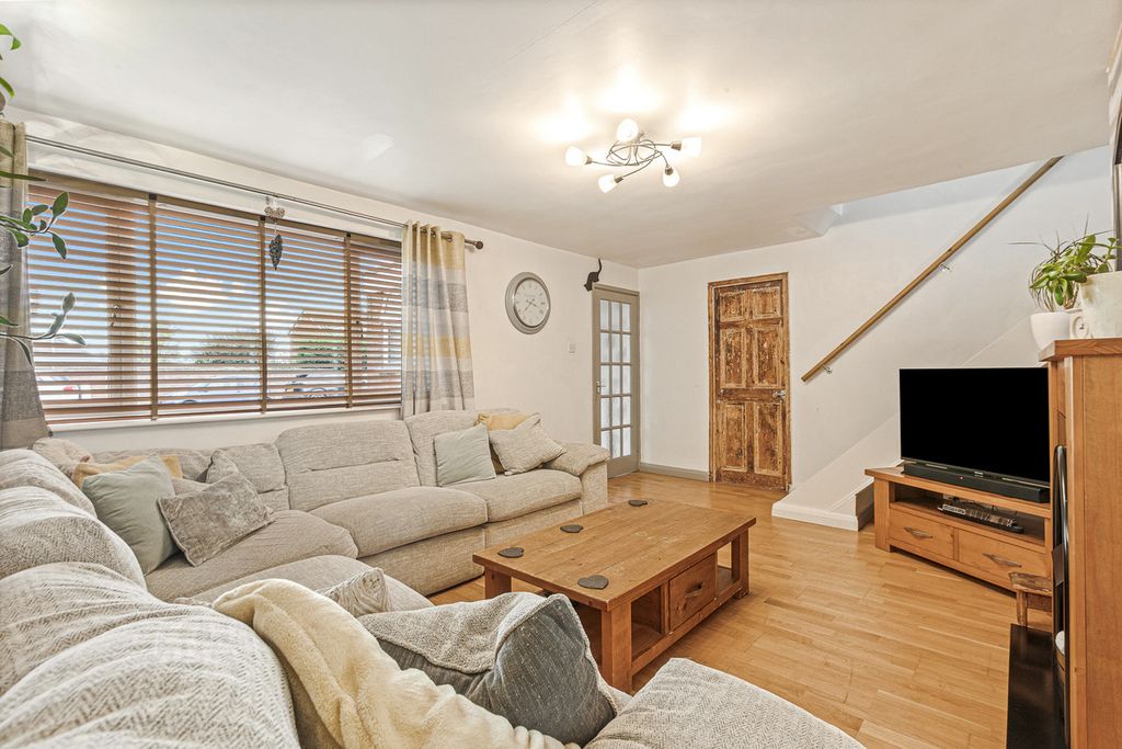 Property photo 3 of 23