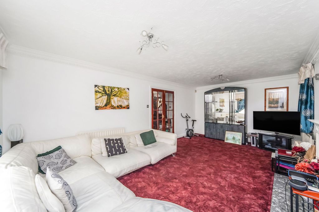 Property photo 3 of 27