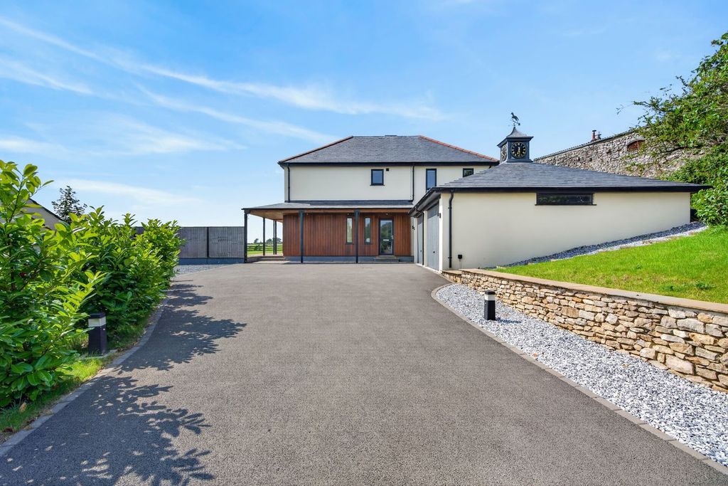 Property photo 2 of 45