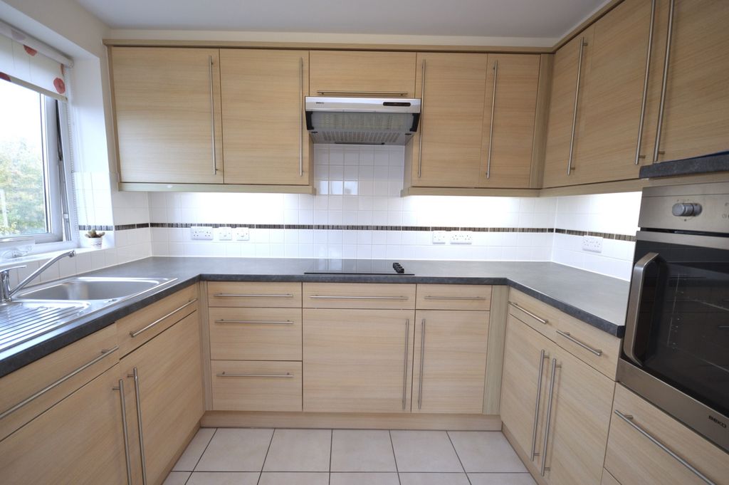 Property photo 2 of 9 Kitchen