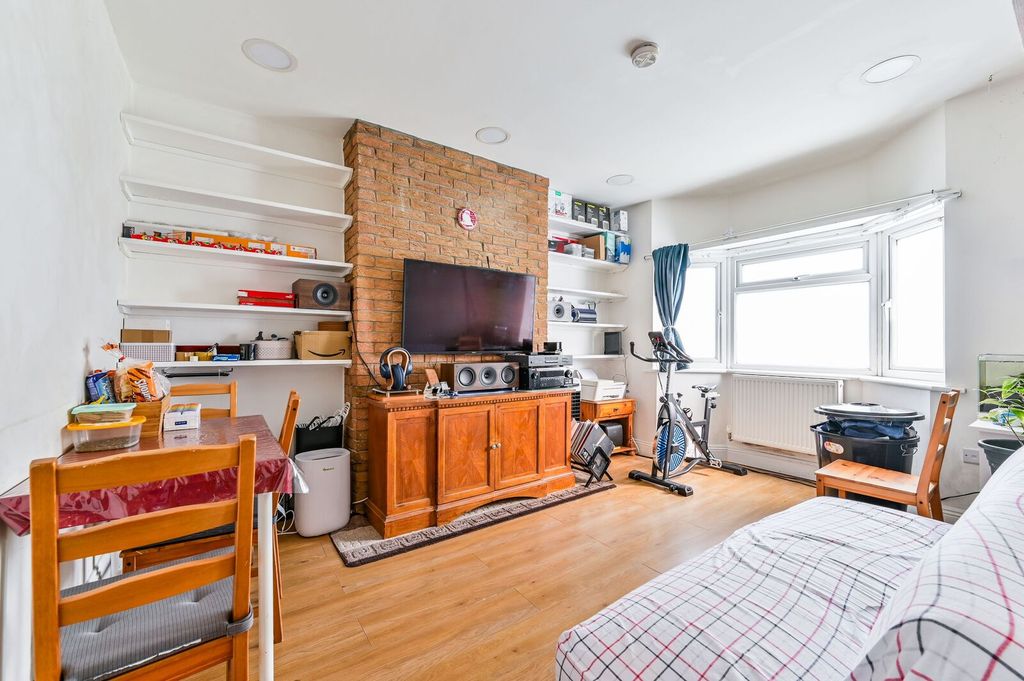 Property photo 2 of 11