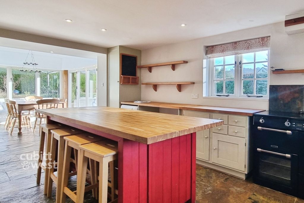 Property photo 3 of 24 38Bfca15-20251211...