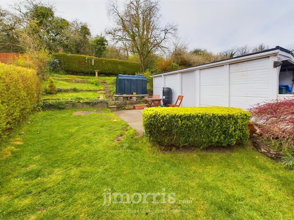 Property photo 3 of 40 Cam03686G0-Pr0024-Still042.Jpg