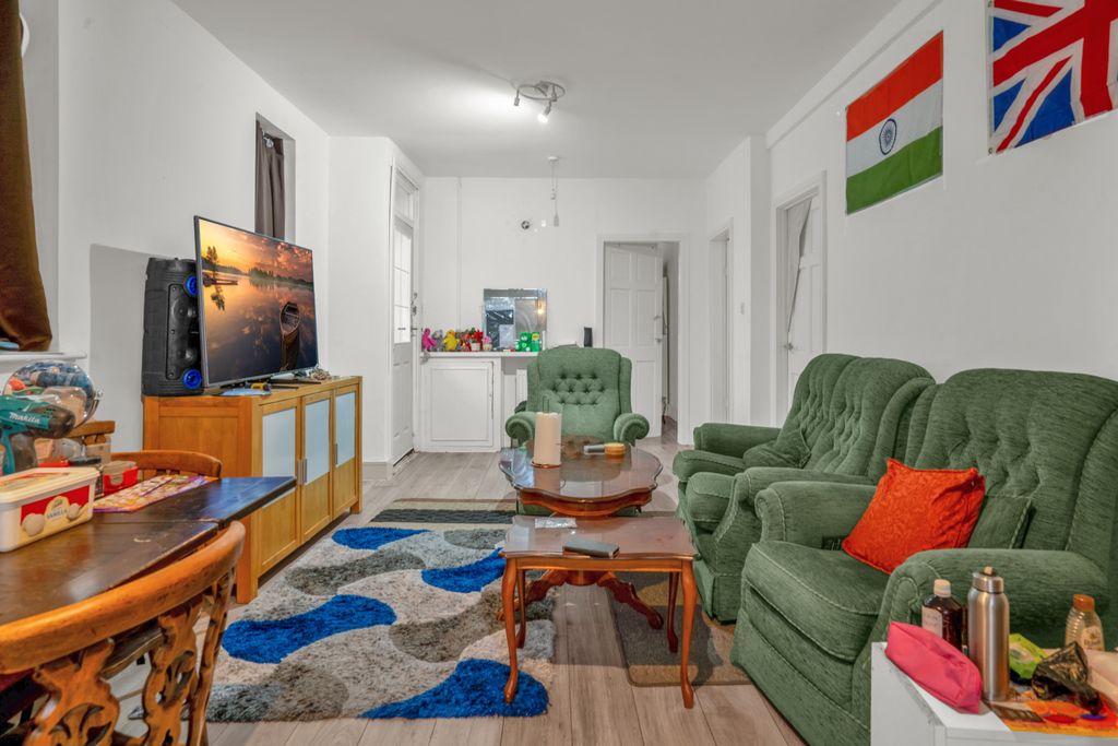 Property photo 3 of 13