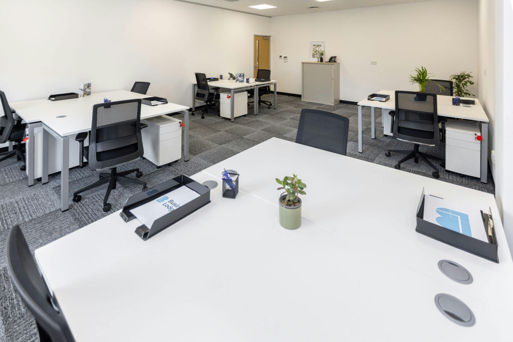 Property photo 3 of 9 Office 1