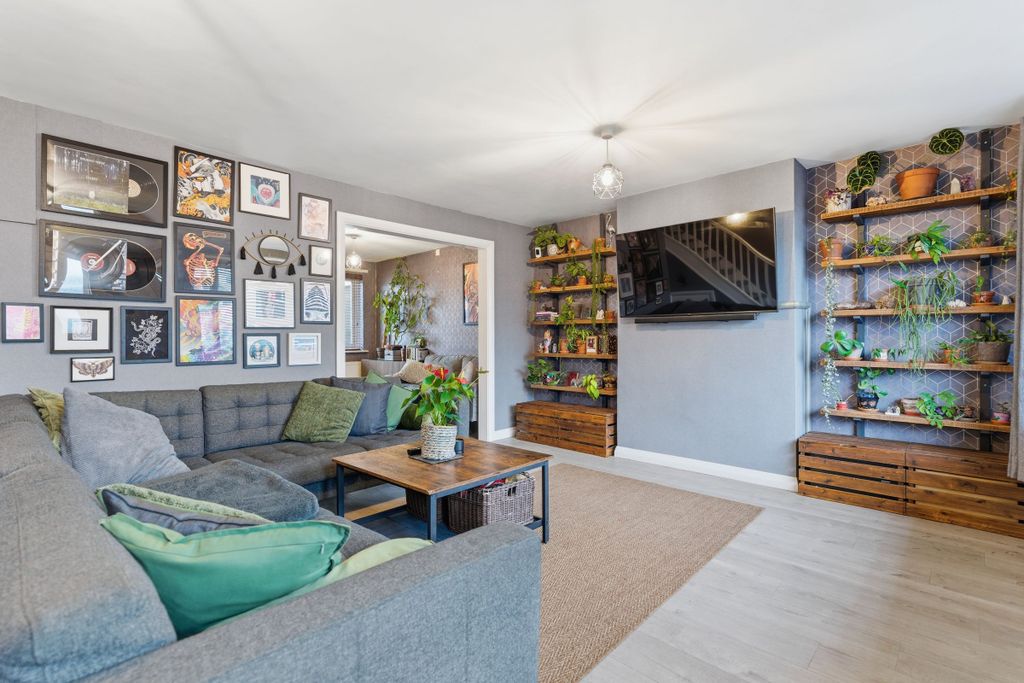 Property photo 3 of 39