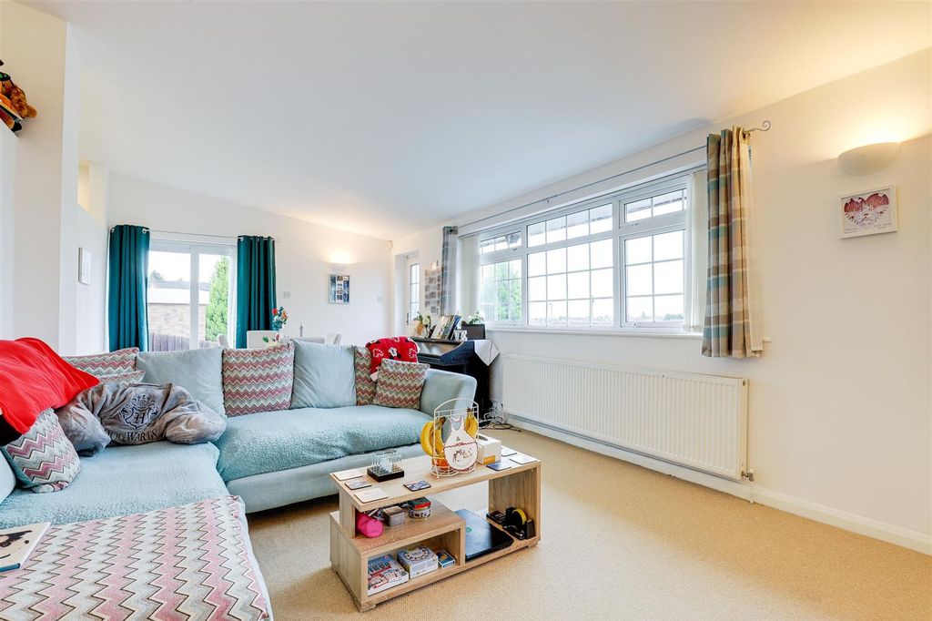 Property photo 2 of 25