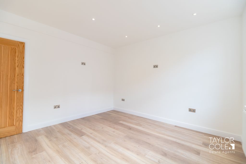 Property photo 3 of 31