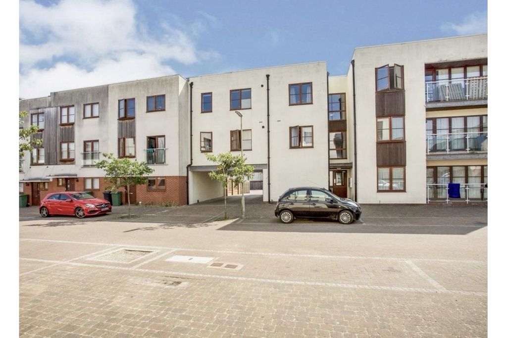 Property photo 1 of 8