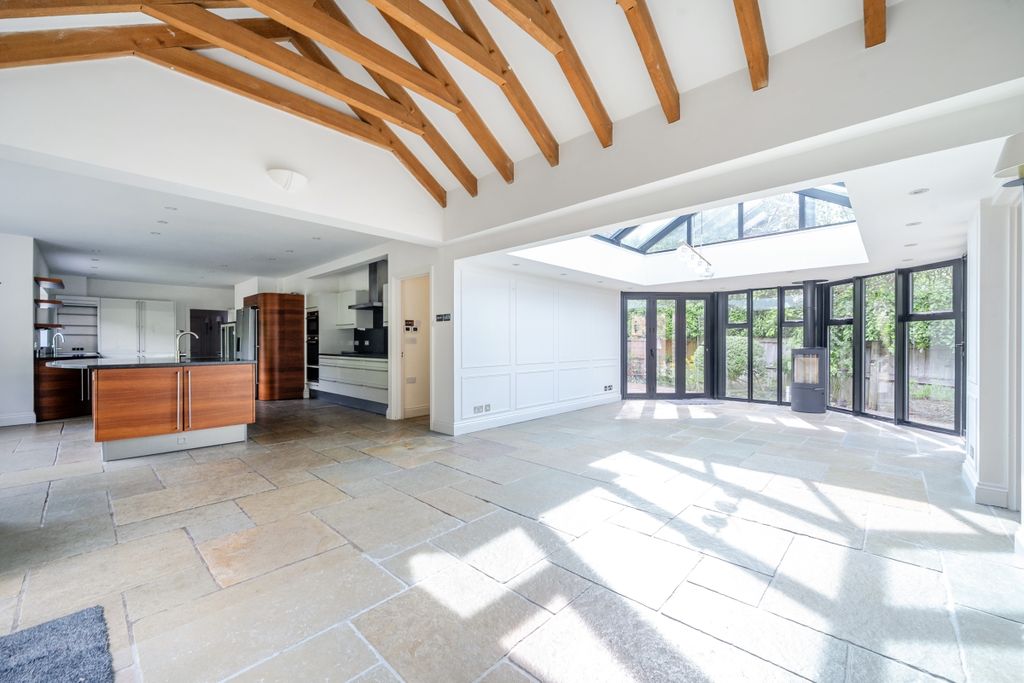 Property photo 3 of 20 1335255-7-689372E...