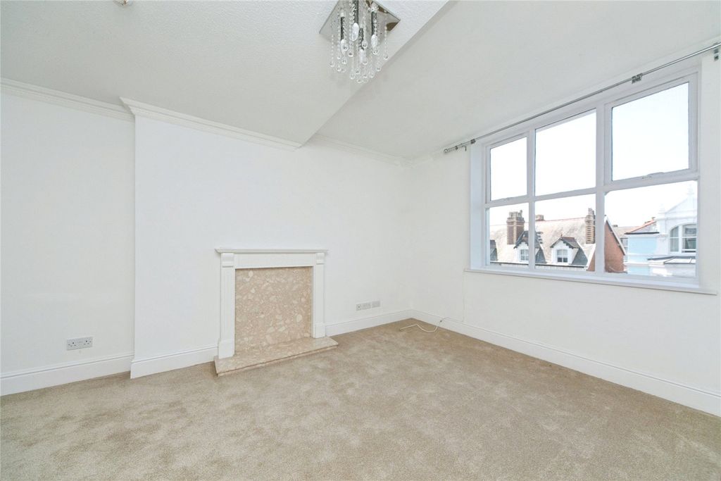 Property photo 2 of 20 Picture No. 11