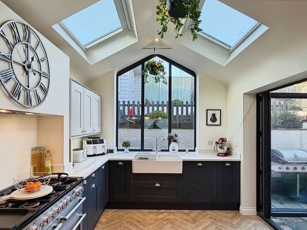 Property photo 3 of 43