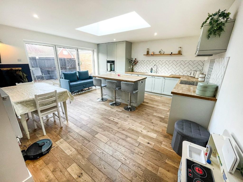 Property photo 2 of 18 Tlc_c4d2158B-A0A1-4d6d-8c2d-9580773A0046_3868E02.J