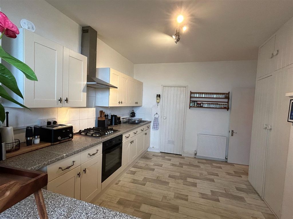 Property photo 3 of 11 Kitchen1.Jpg