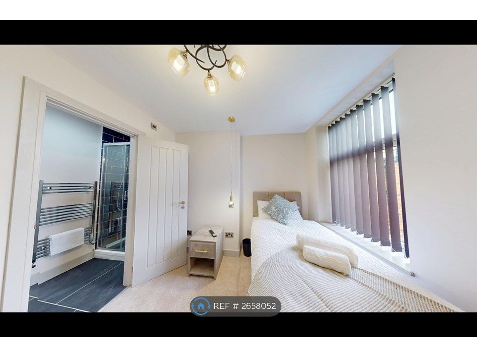 Property photo 3 of 10 Room 5 (En-Suite)