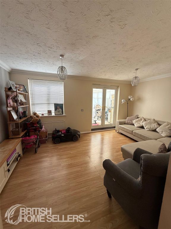 Property photo 3 of 16 Picture No. 18