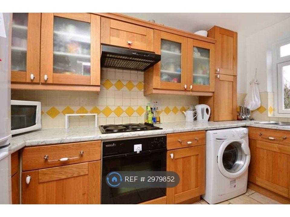 Property photo 3 of 8 Kitchen
