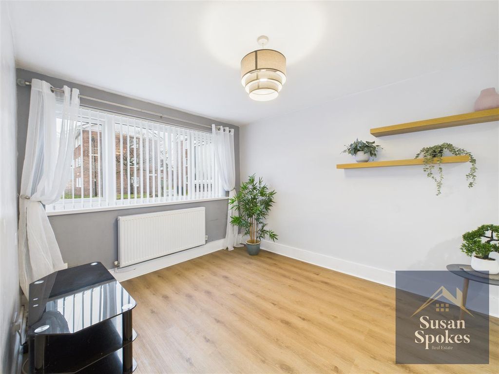 Property photo 3 of 15 Cam01858G0-Pr0221-Still004.Jpg