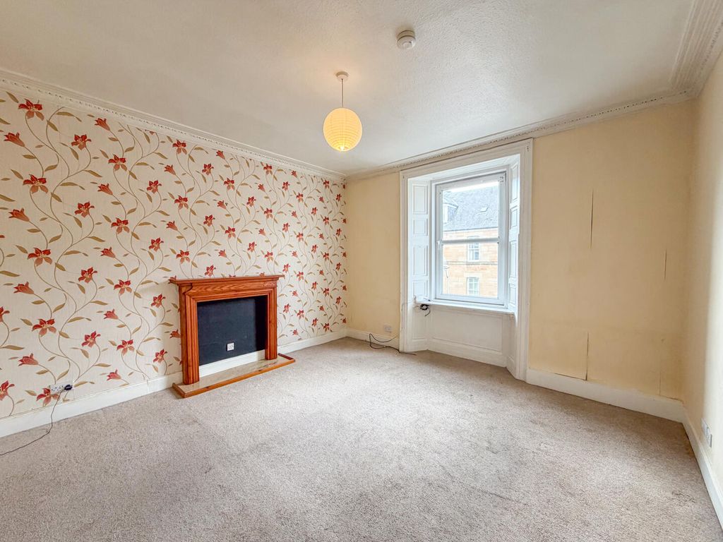 Property photo 2 of 7 Living Room