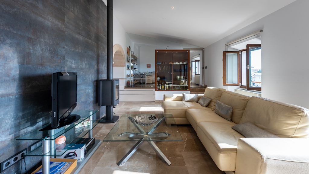 Property photo 3 of 17 Yes3.Jpg