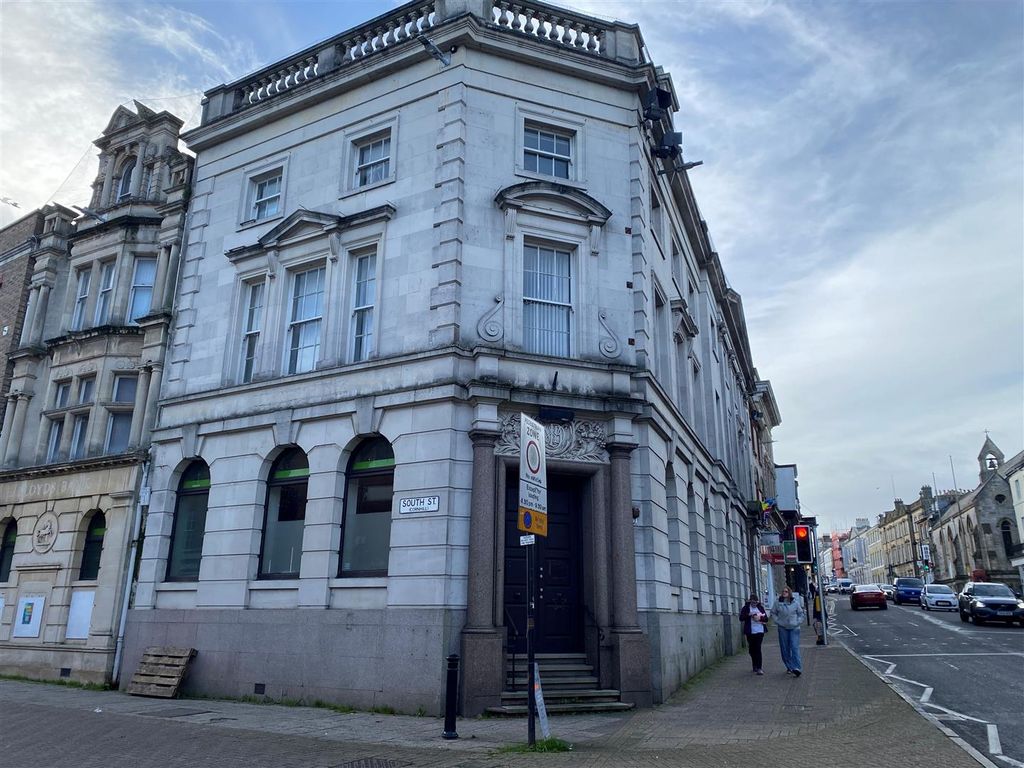 Property photo 2 of 4 External Corner.Jpg