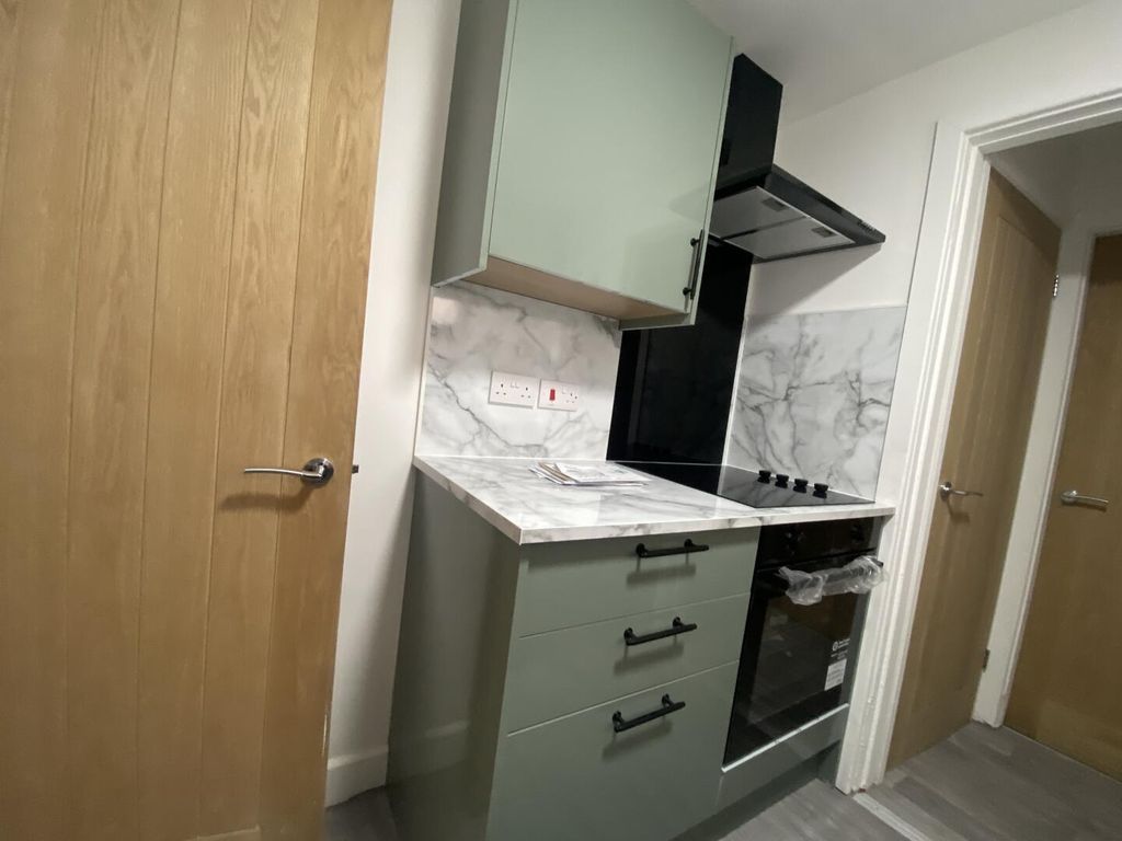 Property photo 2 of 11 Kitchen
