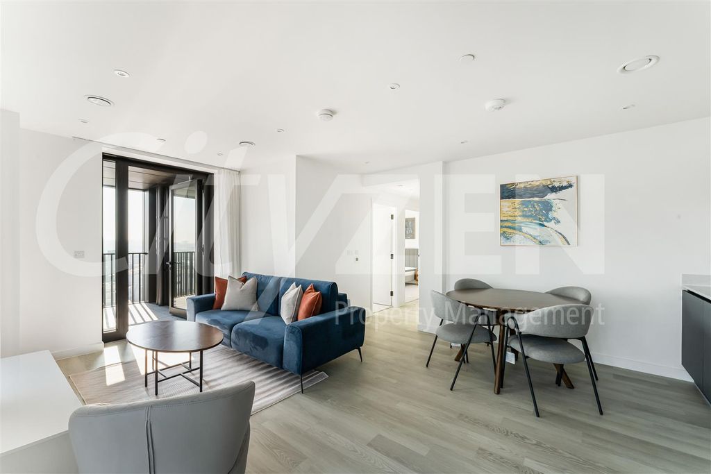 Property photo 1 of 17 Reception